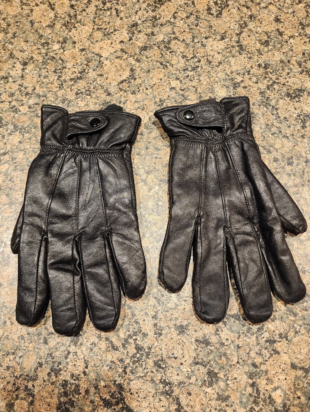 Ladies Black Leather Button-Cuff Gloves, Med